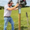 Clavadora de postes Iberfence IBF-107 MAX con motor Honda GX50 - vista lateral